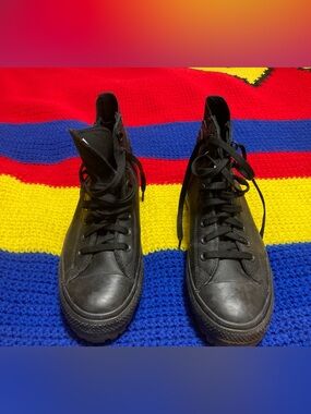 Black High-Top Canvas Sneakers - Classic Lace-Up
